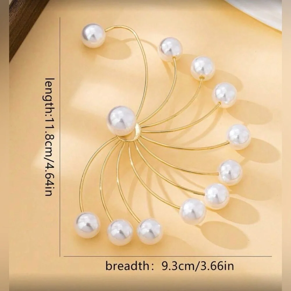 ✨Elegant Spiral Gold tone statement Pearl Ear Cuff